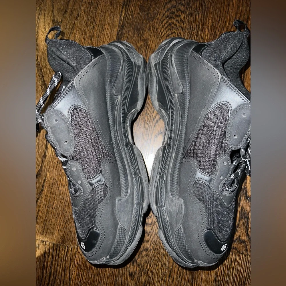 Balenciaga triple sole sneakers - Picture 3 of 7